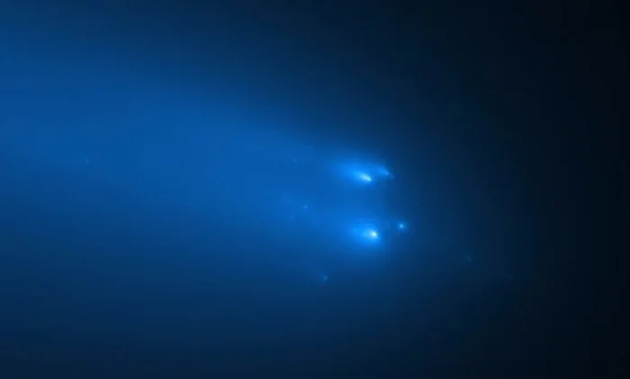 Хаббл запечатлел распад кометы ATLAS на части
