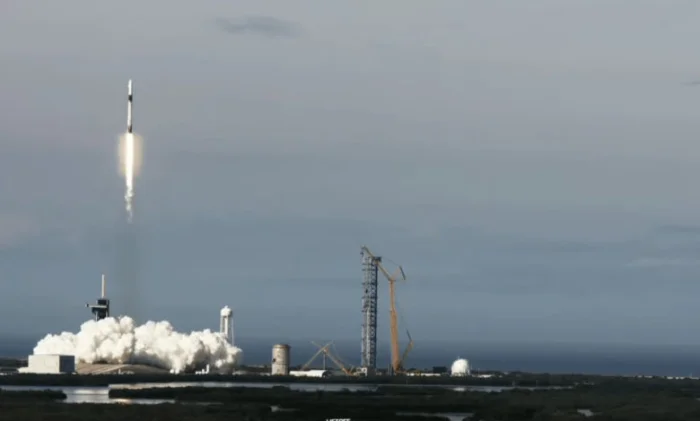 Грузовой Dragon доставит на МКС солнечные панели и припасы