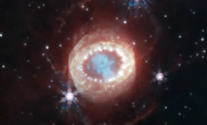 Уэбб нашёл необычные структуры внутри сверхновой SN 1987A